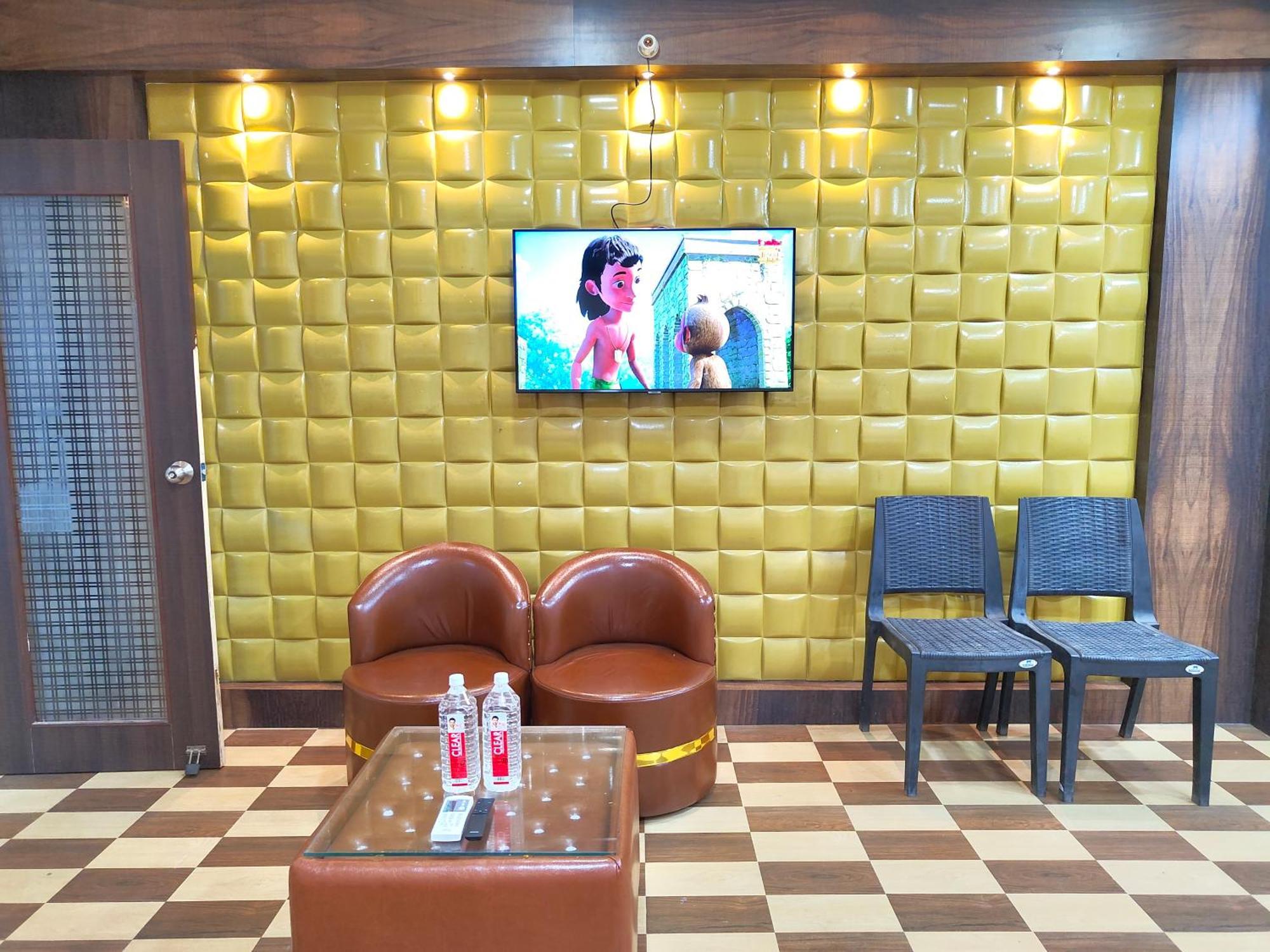 Akay Sigra ! - Providing Air Conditioned And Well Decorated With Wifi Facility 3*