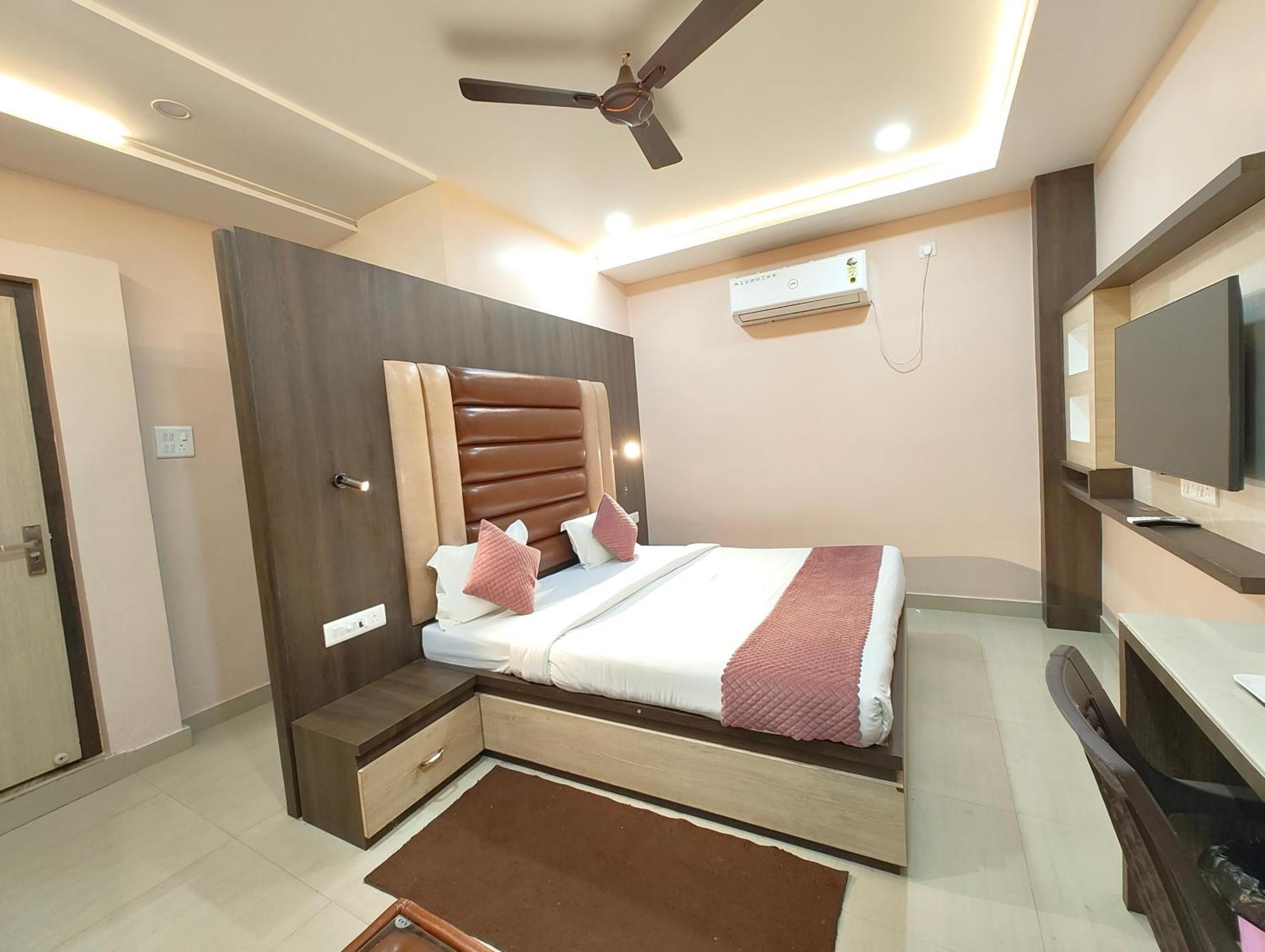 Akay Sigra ! - Providing Air Conditioned And Well Decorated With Wifi Facility Hotel