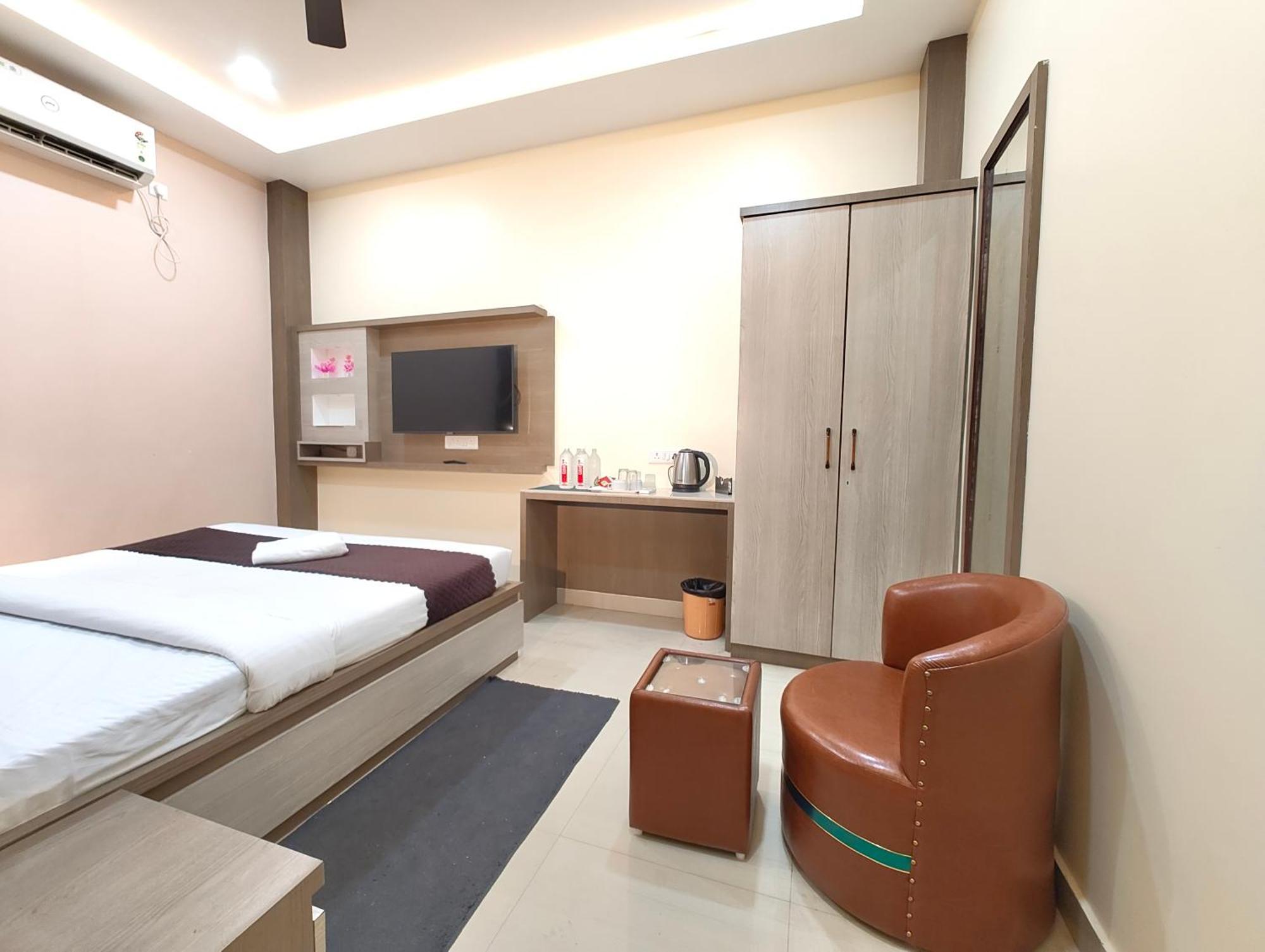 Akay Sigra ! - Providing Air Conditioned And Well Decorated With Wifi Facility Hotel Varanasi