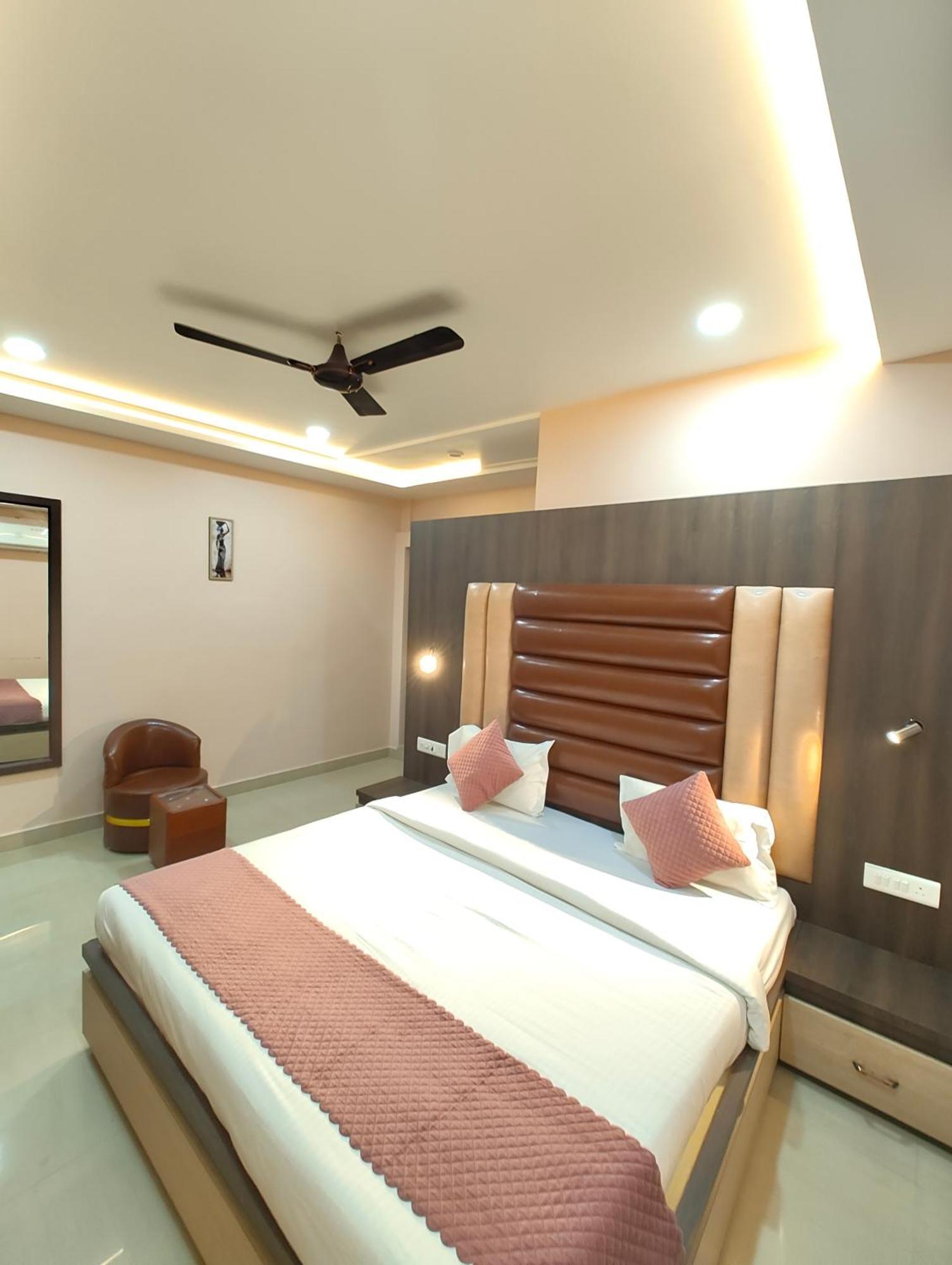 Hotel Akay Sigra ! - Providing Air Conditioned And Well Decorated With Wifi Facility Varanasi
