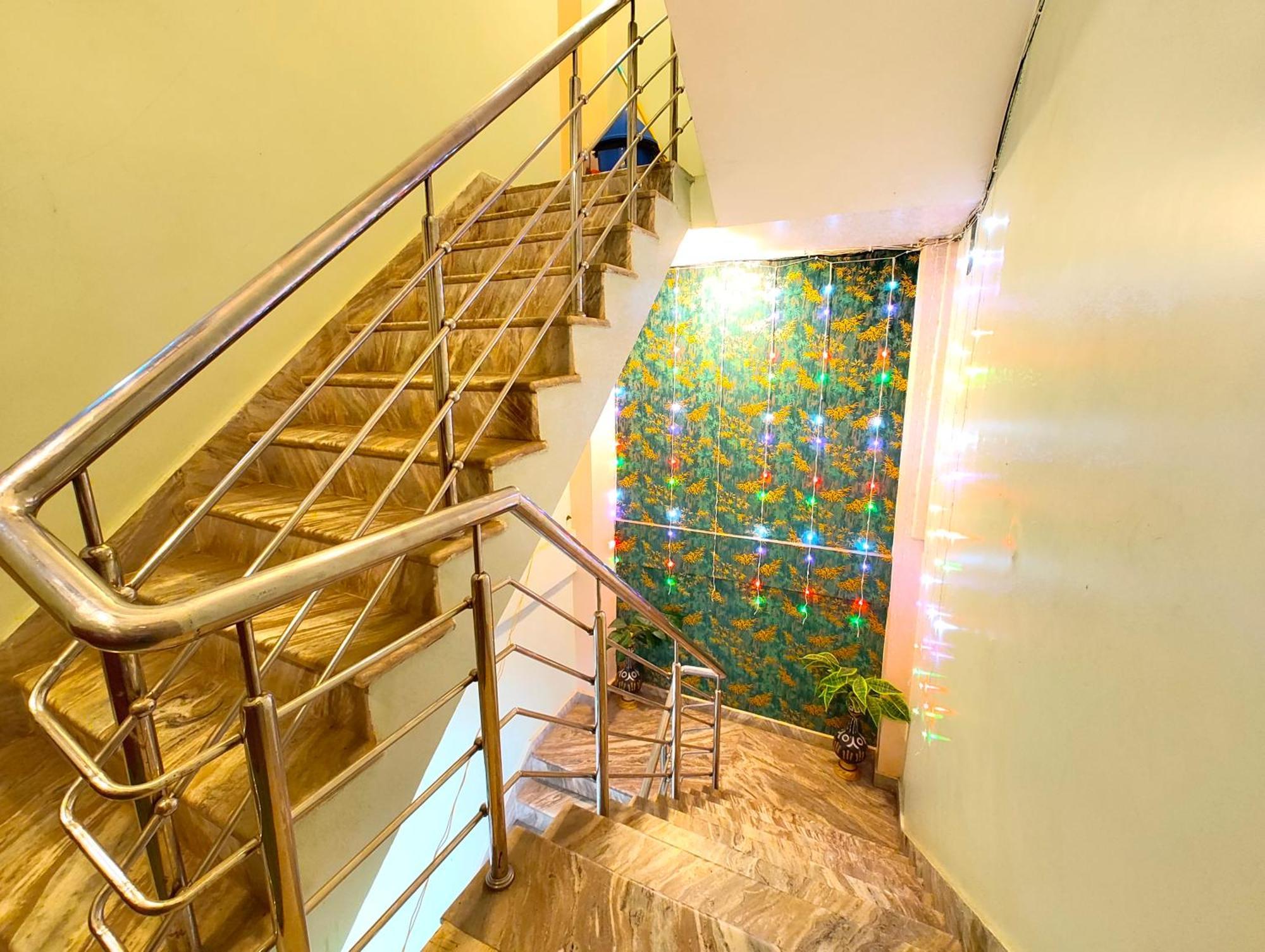 Akay Sigra ! - Providing Air Conditioned And Well Decorated With Wifi Facility Varanasi
