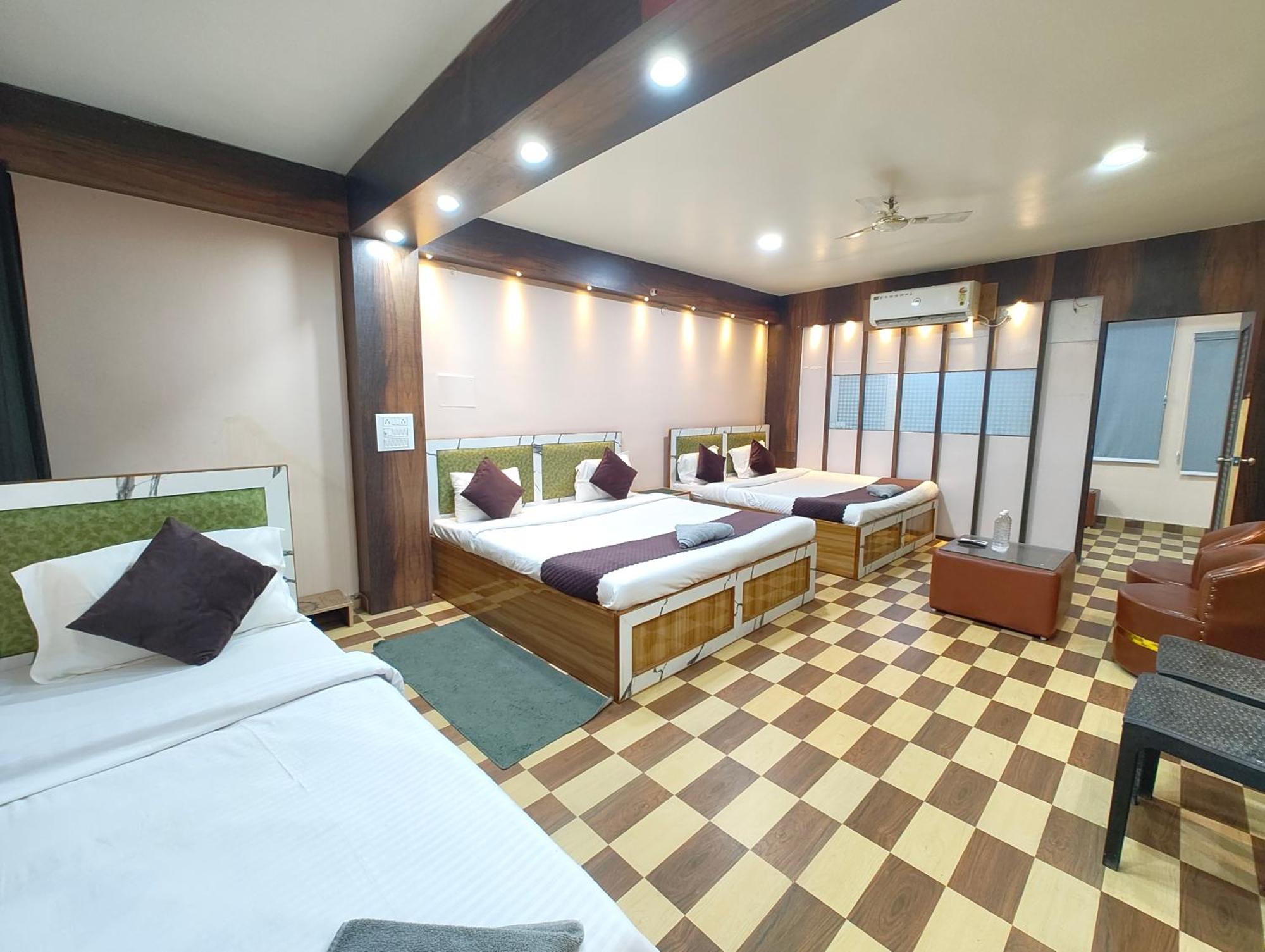 Akay Sigra ! - Providing Air Conditioned And Well Decorated With Wifi Facility 3* Varanasi