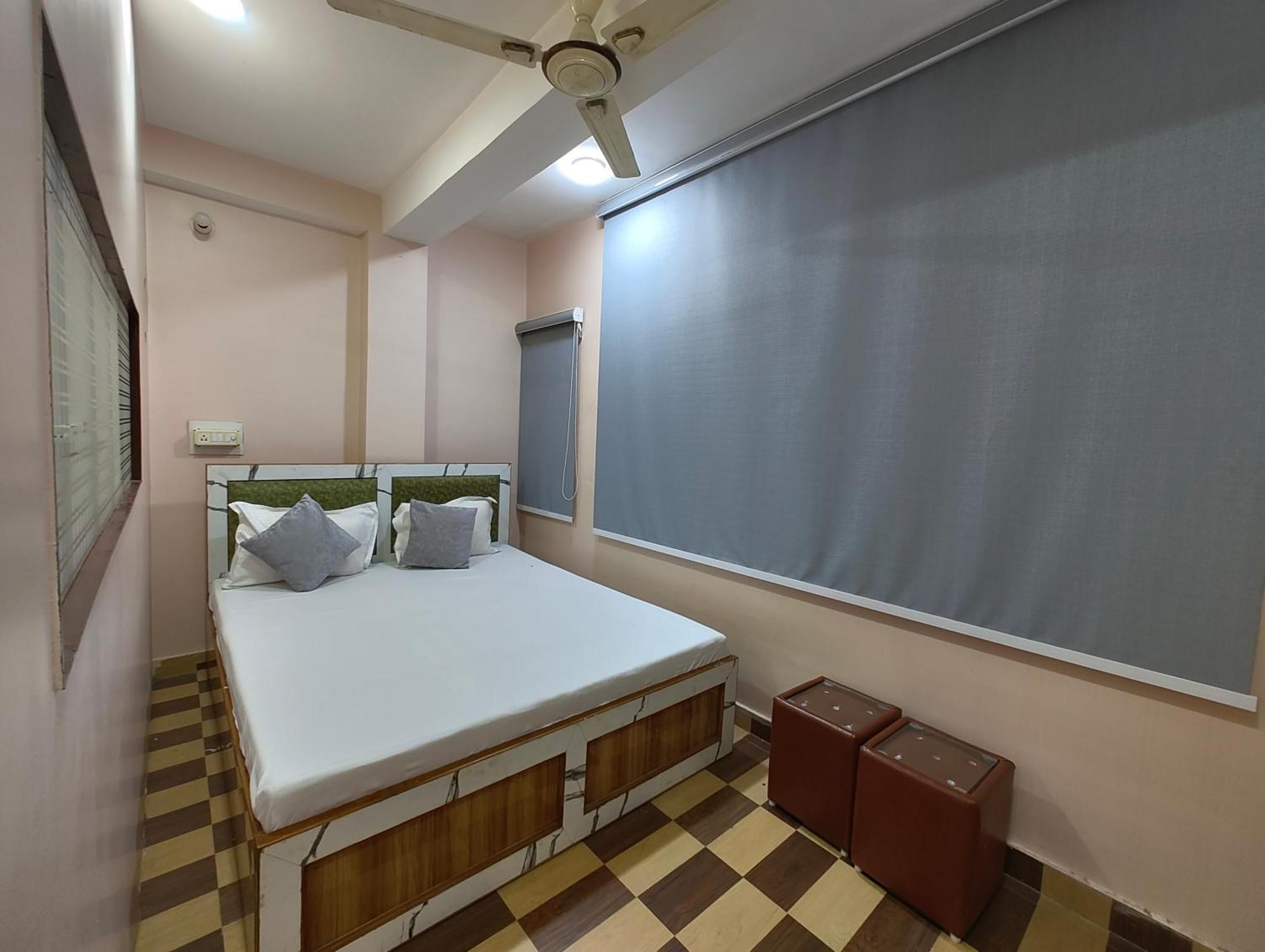 Akay Sigra ! - Providing Air Conditioned And Well Decorated With Wifi Facility